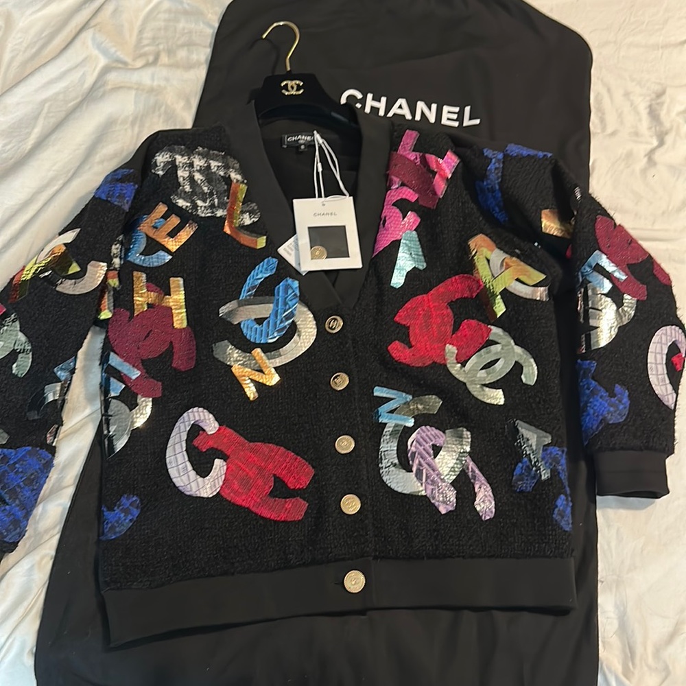 🚫SOLD on Vestiaire Collective🚫🔥Chanel Cardigan🔥
